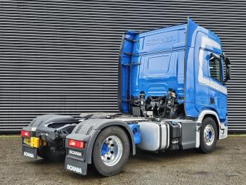 R450 4x2 / RETARDER / HYDRAULIC / PARKING COOLER